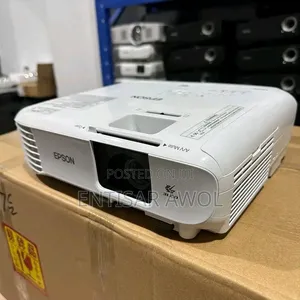 Epson-2042 XGA 3LCD Full HD WiFi Wireless Cinema Projector. 4,400 Lume