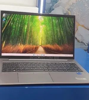 New Laptop HP ZBook Firefly G8 16GB Intel Core i7 SSD 512GB