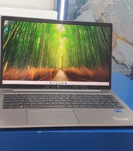 New Laptop HP ZBook Firefly G8 16GB Intel Core i7 SSD 512GB