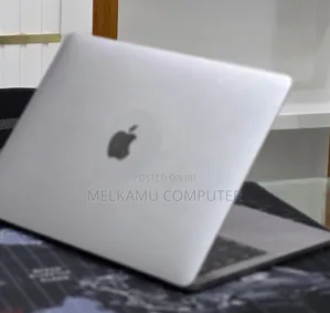 New Laptop Apple MacBook Pro 2017 16GB Intel Core i5 SSD 512GB
