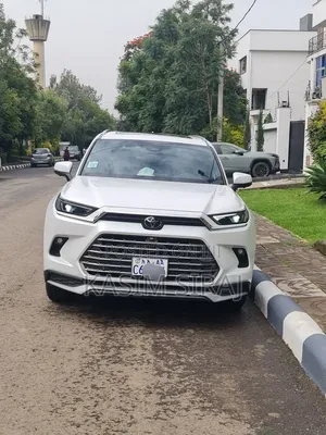 Toyota Grand Highlander Hybrid 2025 White