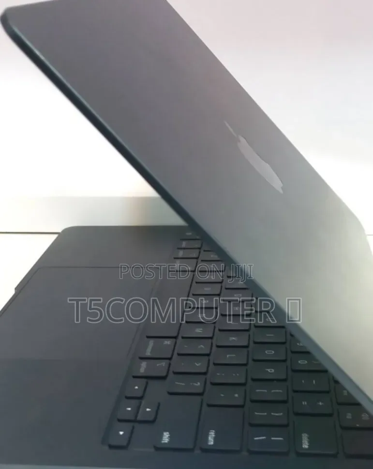 New Laptop Apple MacBook Air 2022 M2 16GB Apple M2 SSD 256GB