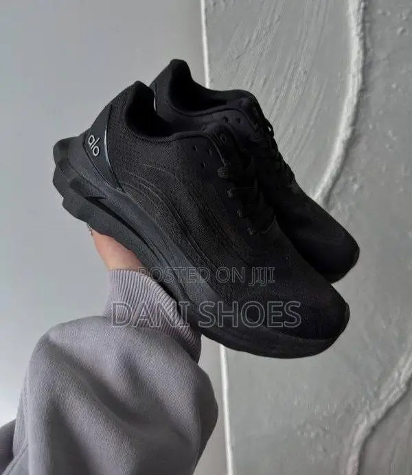 Alo Yoga Black