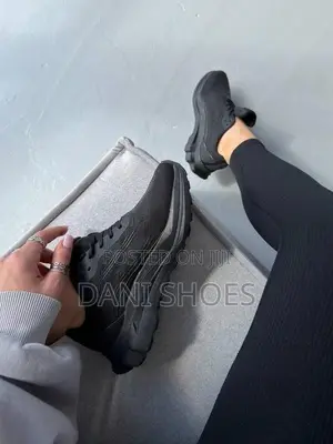 Alo Yoga Black