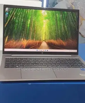 New Laptop HP ZBook Firefly G8 16GB Intel Core i7 SSD 512GB