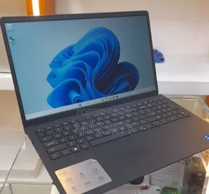 New Laptop Dell Inspiron 15 3530 8GB Intel Core i5 SSD 512GB