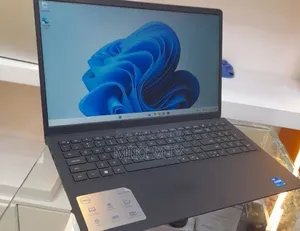 New Laptop Dell Inspiron 15 3530 8GB Intel Core i5 SSD 512GB