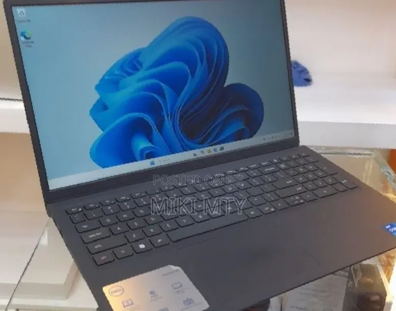 New Laptop Dell Inspiron 15 3530 8GB Intel Core i5 SSD 512GB