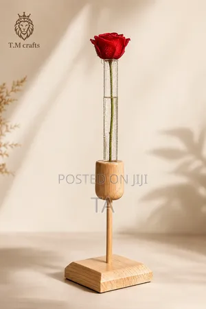 Handcrafted Single-Strand Flower Vase 