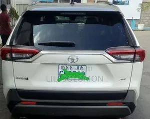 Toyota RAV4 2021 White