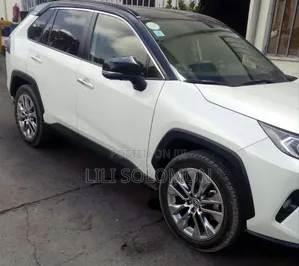 Toyota RAV4 2021 White