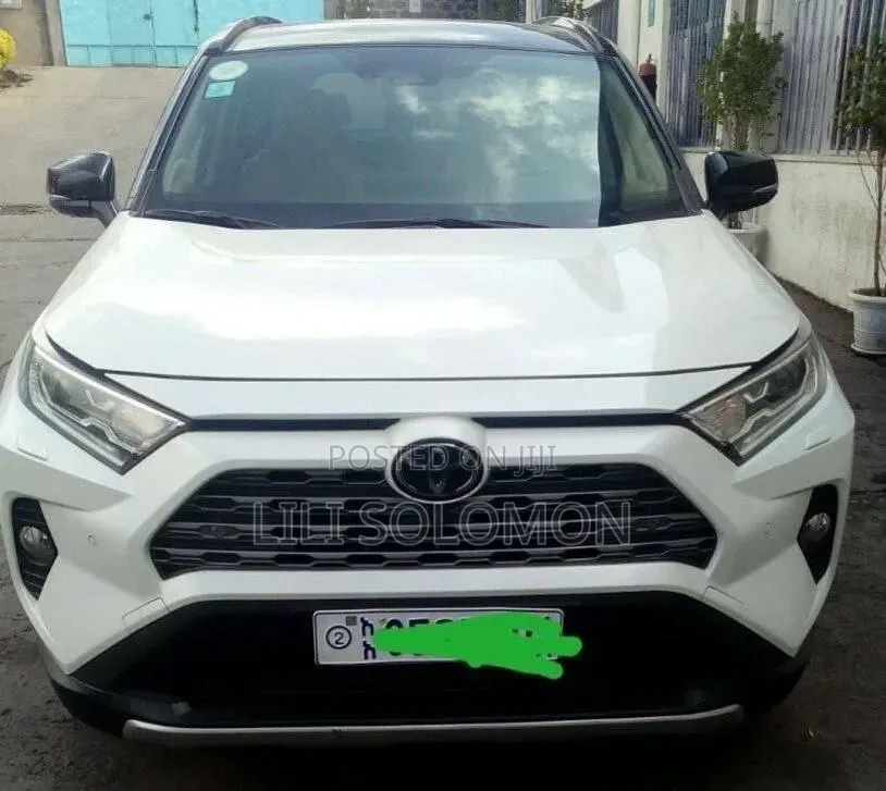 Toyota RAV4 2021 White