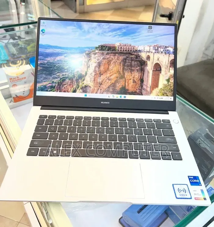 New Laptop Huawei 16GB Intel Core i7 SSD 512GB