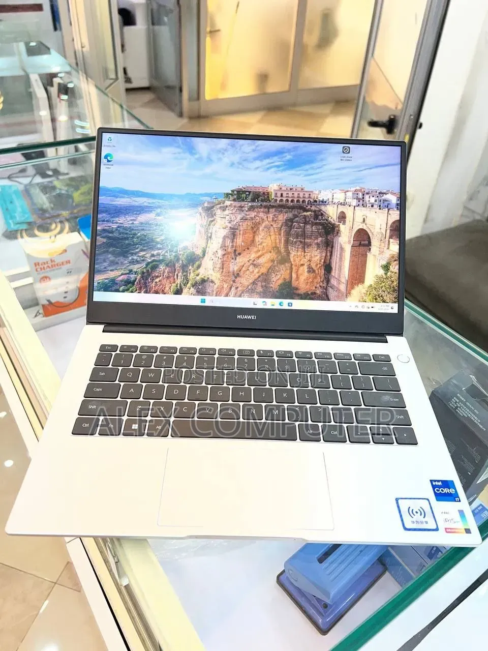 New Laptop Huawei 16GB Intel Core i7 SSD 512GB