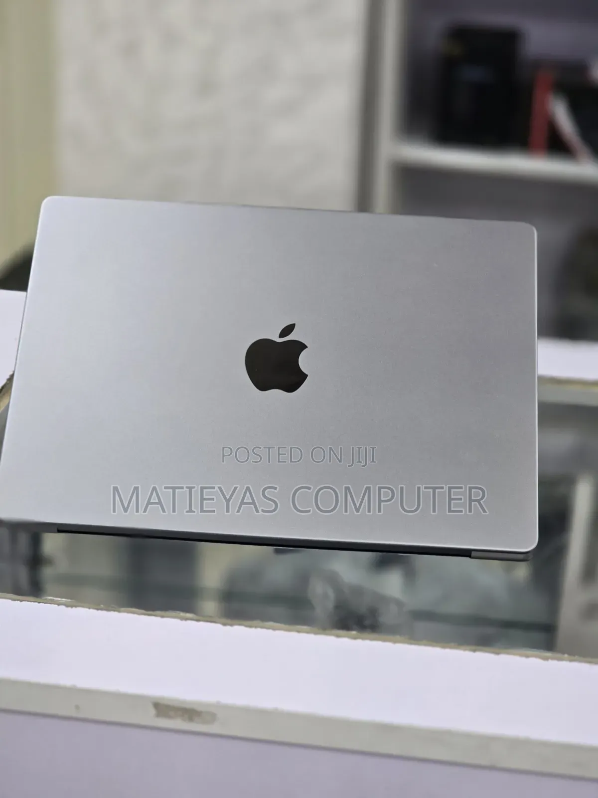 New Laptop Apple MacBook Pro 2021 M1 32GB Apple M1 Pro SSD 512GB