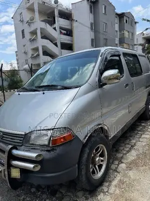 Toyota HiAce 2003 Silver