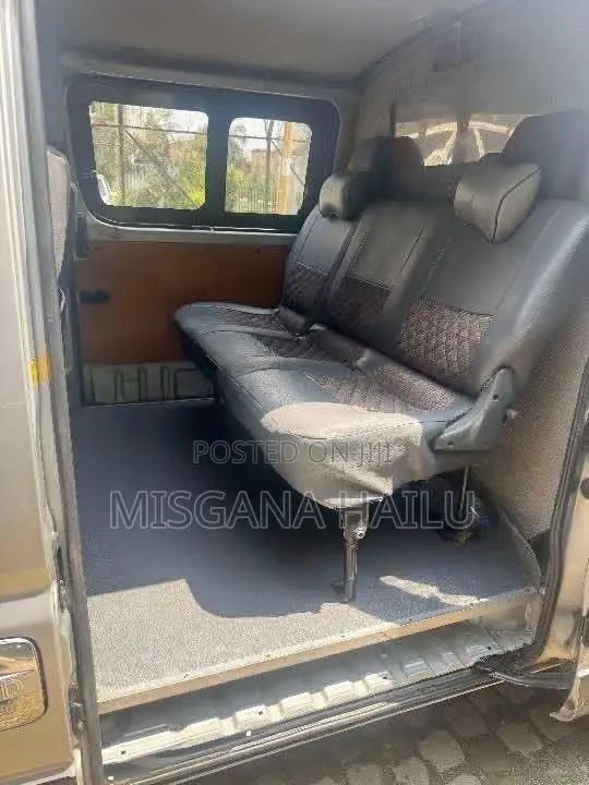 Toyota HiAce 2003 Silver