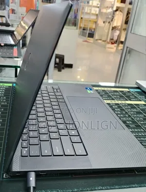 New Laptop Dell Precision 5560 16GB Intel Core i7 SSD 512GB
