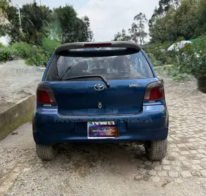 Toyota Vitz 2000 Blue