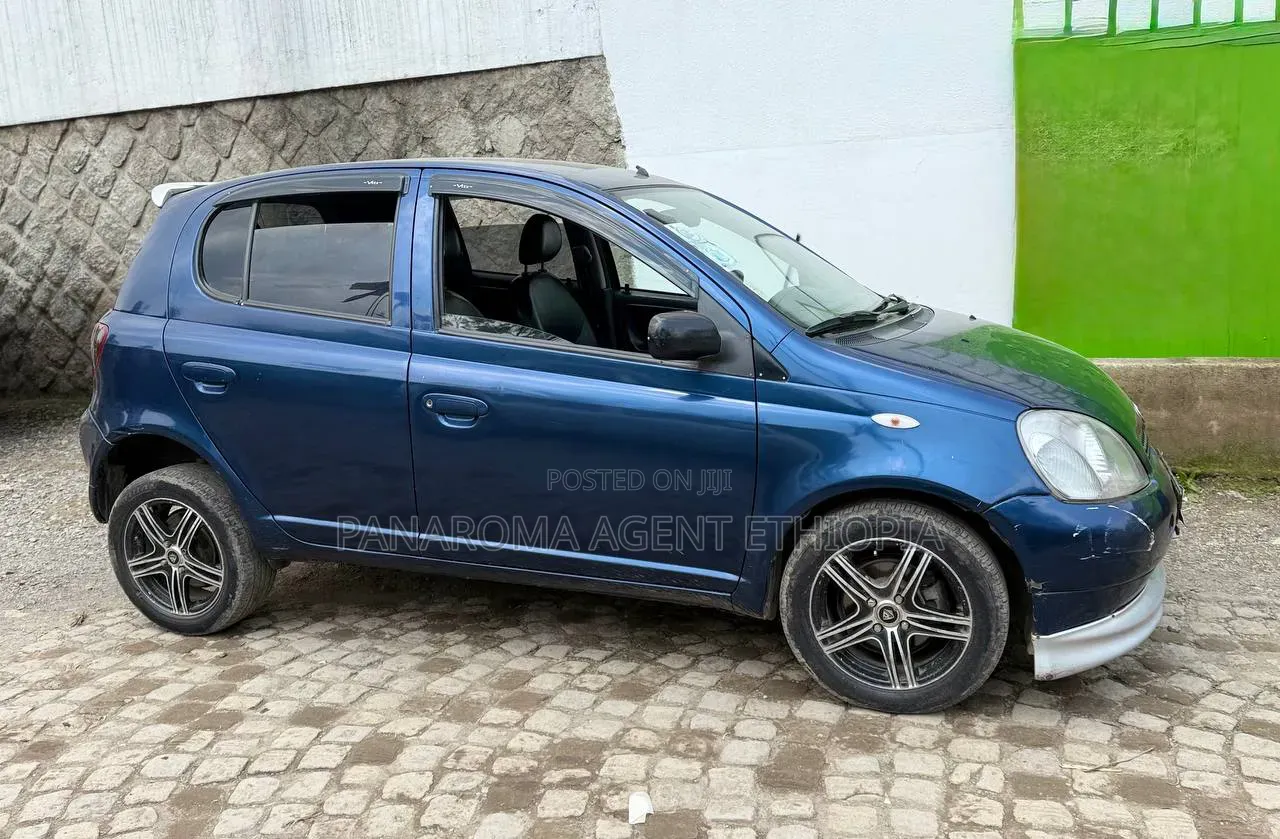Toyota Vitz 2000 Blue