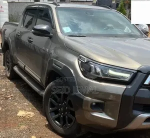Toyota Hilux 2022 Gray