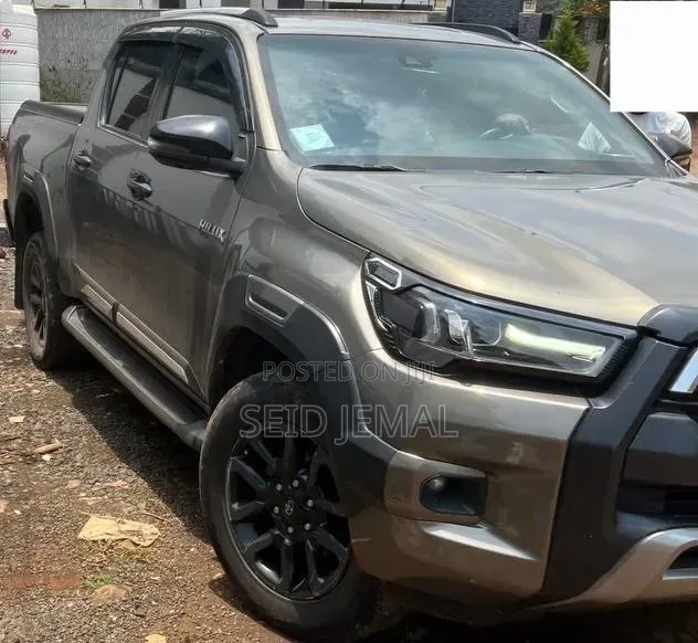 Toyota Hilux 2022 Gray