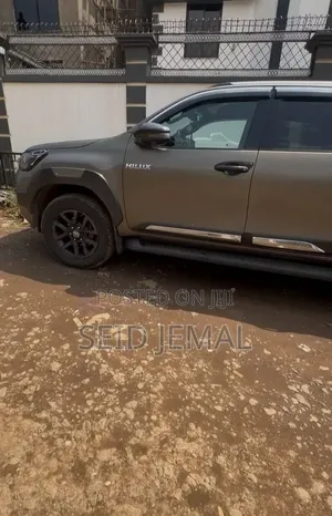 Toyota Hilux 2022 Gray