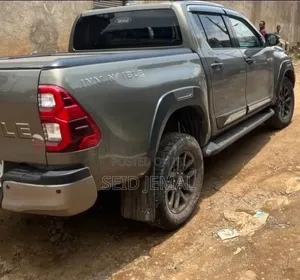 Toyota Hilux 2022 Gray