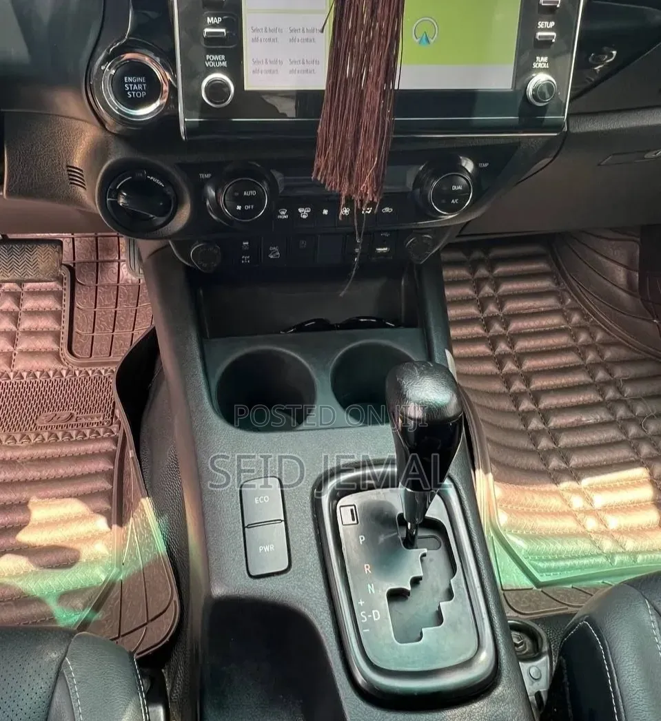 Toyota Hilux 2022 Gray