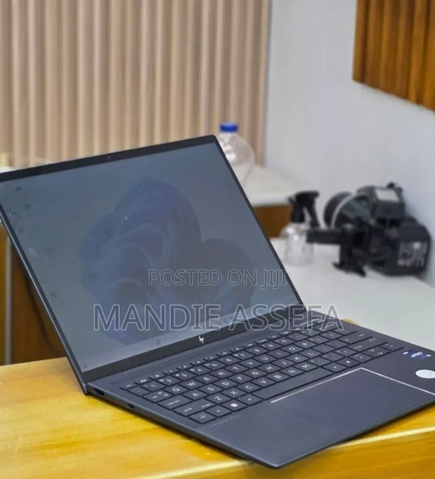 New Laptop HP Dragonfly G3 16GB Intel Core i7 SSD 512GB