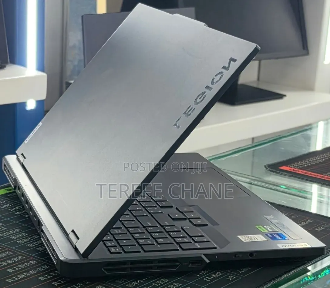 New Laptop Lenovo Legion Pro 7 16GB Intel Core i7 SSD 1T