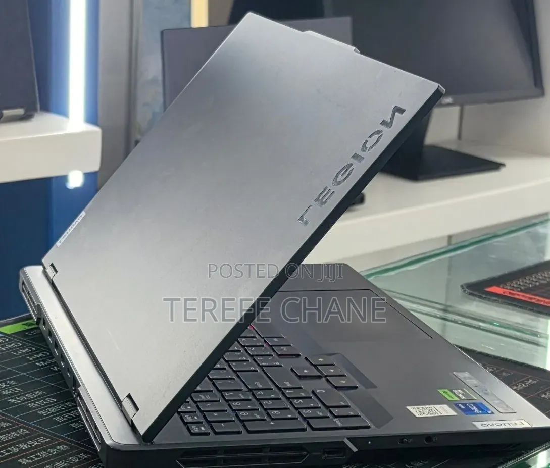 New Laptop Lenovo Legion Pro 7 16GB Intel Core i7 SSD 1T