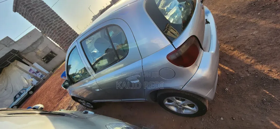 Toyota Vitz 2001 Silver