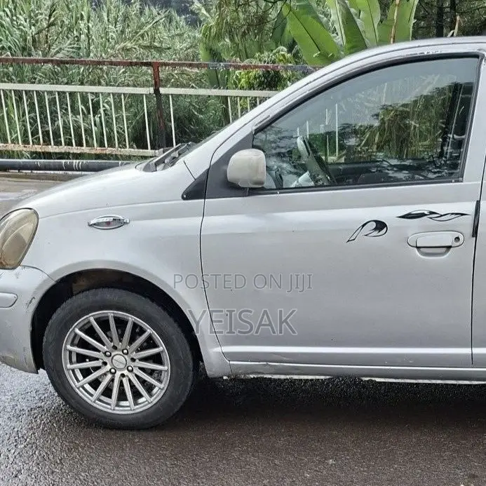 Toyota Vitz 2003 Silver