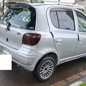 Toyota Vitz 2003 Silver