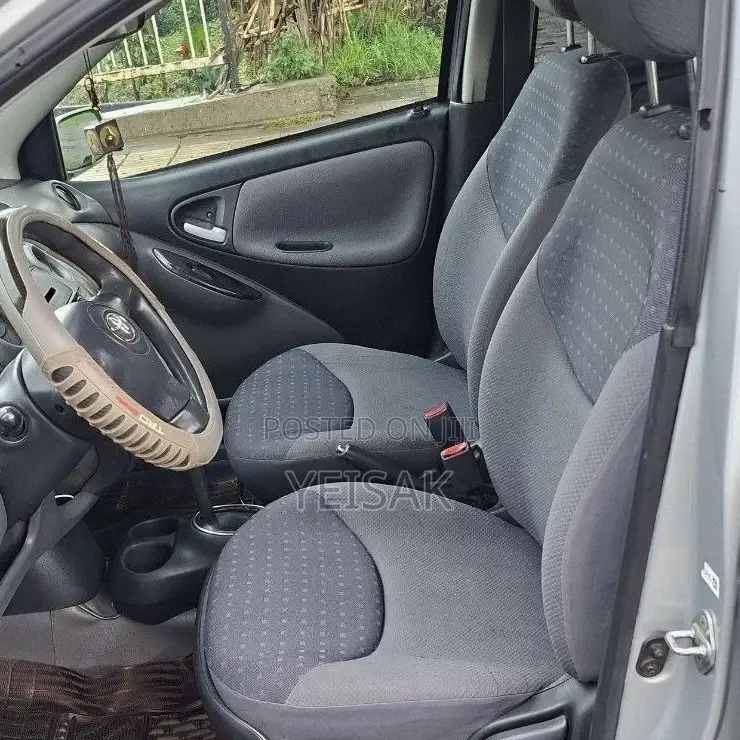 Toyota Vitz 2003 Silver