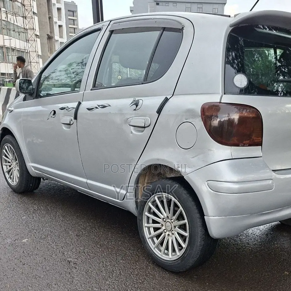 Toyota Vitz 2003 Silver