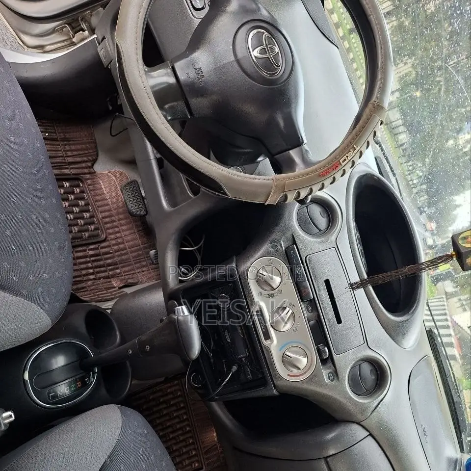 Toyota Vitz 2003 Silver