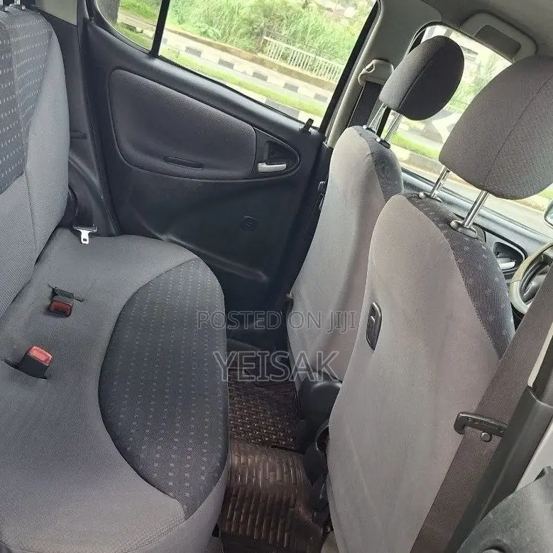Toyota Vitz 2003 Silver