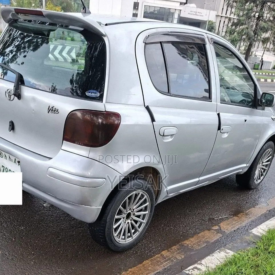 Toyota Vitz 2003 Silver
