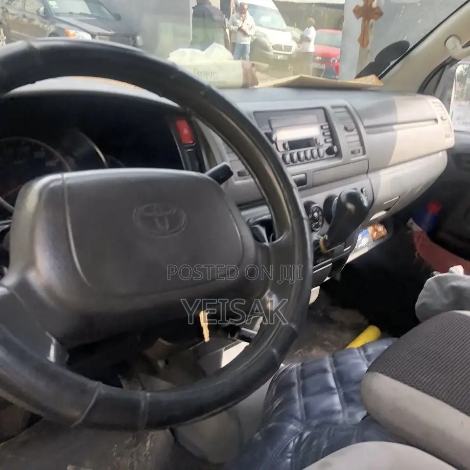 Toyota HiAce 2011 White