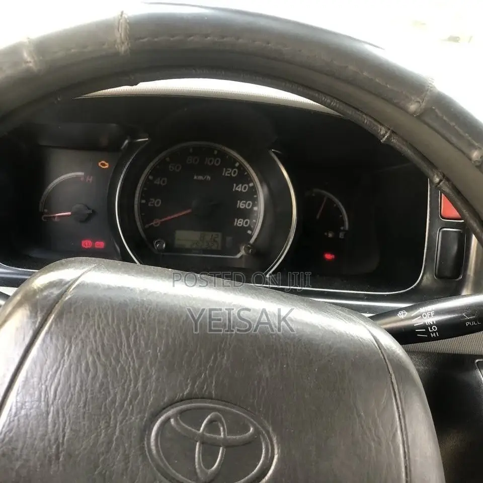 Toyota HiAce 2011 White