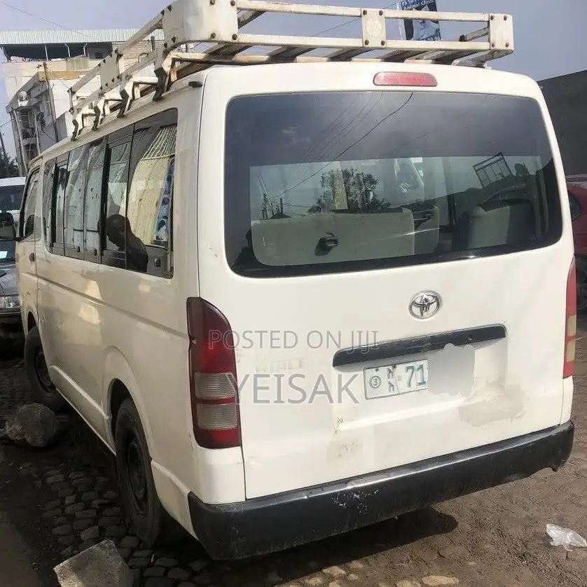 Toyota HiAce 2011 White