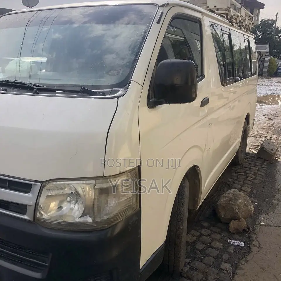 Toyota HiAce 2011 White