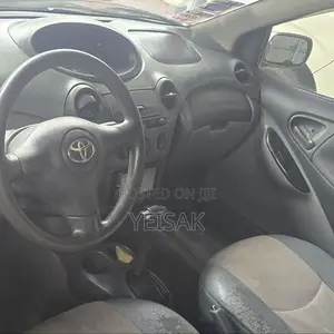 Toyota Vitz 2002 Silver