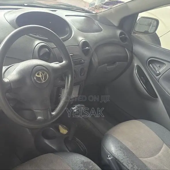 Toyota Vitz 2002 Silver