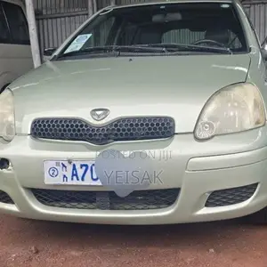 Toyota Vitz 2002 Silver