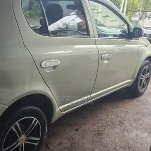Toyota Vitz 2002 Silver
