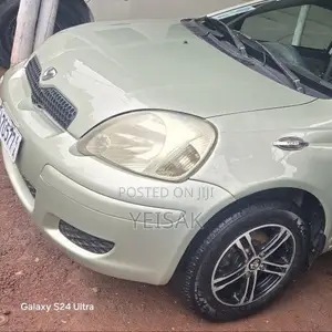 Toyota Vitz 2002 Silver