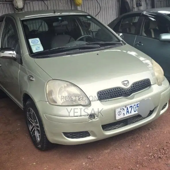 Toyota Vitz 2002 Silver